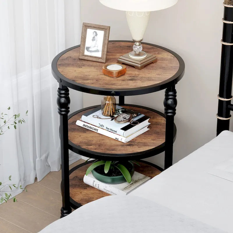 Table d'appoint ronde à 3 niveaux avec pieds colonnes et étagères de rangement, marron / chêne foncé