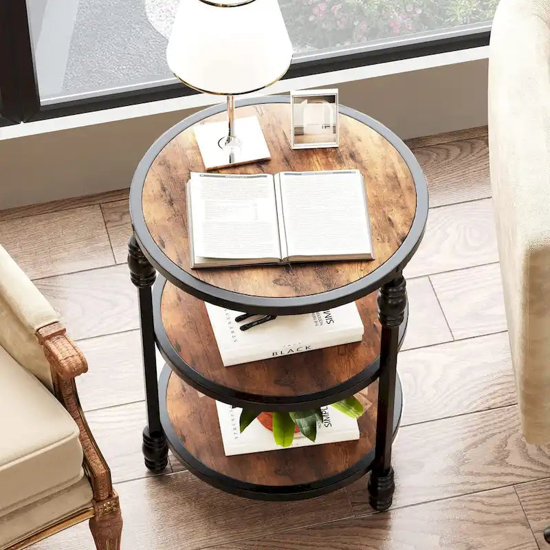 Table d'appoint ronde à 3 niveaux avec pieds colonnes et étagères de rangement, marron / chêne foncé
