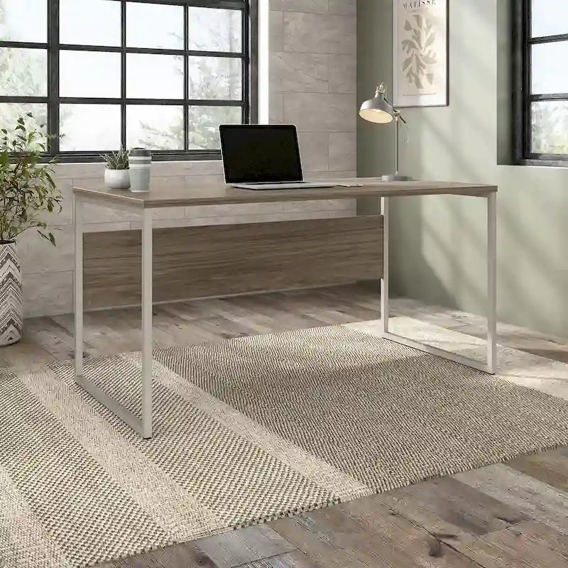 Bureau informatique de 60 po avec pattes en métal et gestion des câbles, hickory moderne / noyer noir / gris platine / gris orage / blanc
