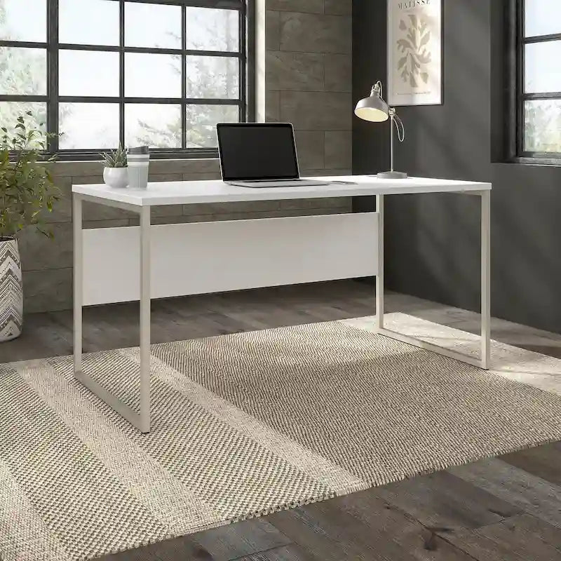 Bureau informatique de 60 po avec pattes en métal et gestion des câbles, hickory moderne / noyer noir / gris platine / gris orage / blanc