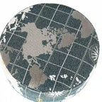 Repose-pieds ottoman rond en tissu avec pieds en plastique, carte du monde gris foncé / bleu