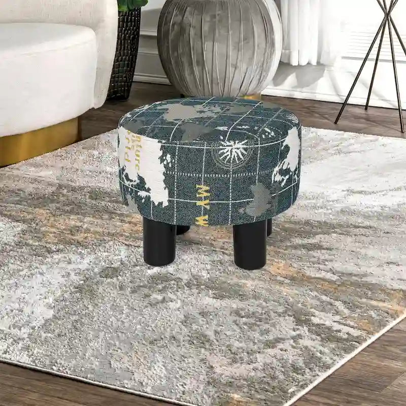 Repose-pieds ottoman rond en tissu avec pieds en plastique, carte du monde gris foncé / bleu