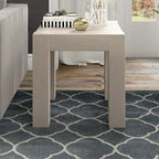 Table d'appoint carrée en MDF de 55,9 cm avec finition aspect bois et pieds à poteaux, aulne blanc / chêne gris vieilli / grain noir