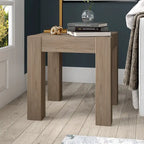 Table d'appoint carrée en MDF de 55,9 cm avec finition aspect bois et pieds à poteaux, aulne blanc / chêne gris vieilli / grain noir