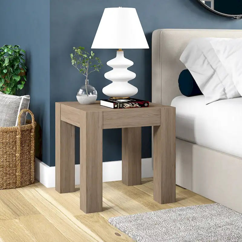 Table d'appoint carrée en MDF de 55,9 cm avec finition aspect bois et pieds à poteaux, aulne blanc / chêne gris vieilli / grain noir