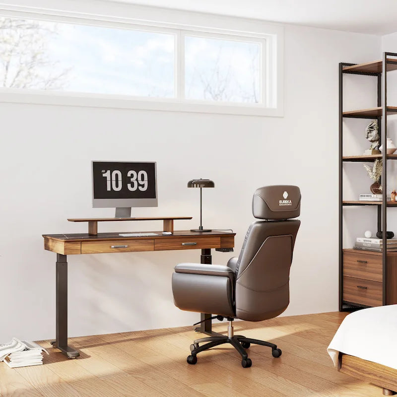 Bureau électrique à hauteur réglable en pierre frittée de 55" avec 2 tiroirs et support d'écran, blanc/noir