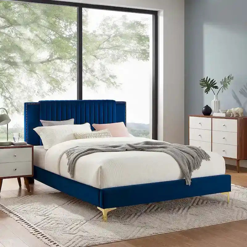 Lit plateforme double en velours capitonné avec pieds en métal doré, bleu / anthracite / rose / blanc