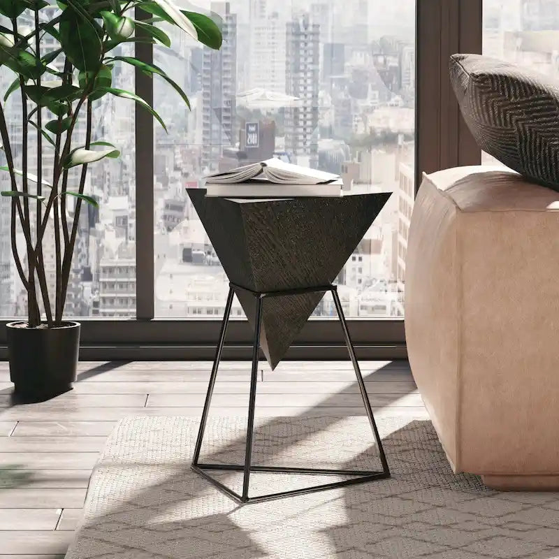 Table d'appoint pyramidale géométrique avec plateau triangulaire en MDF et base en métal, noir/naturel
