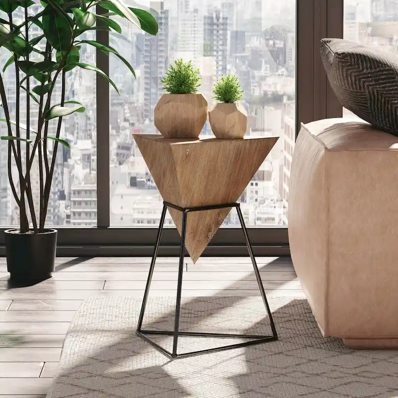 Table d'appoint pyramidale géométrique avec plateau triangulaire en MDF et base en métal, noir/naturel