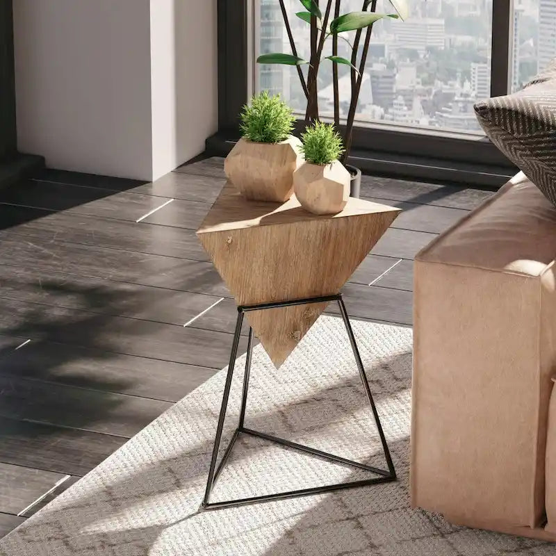 Table d'appoint pyramidale géométrique avec plateau triangulaire en MDF et base en métal, noir/naturel